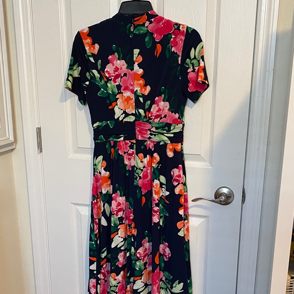 Vince Camuto navy blue and Floral Midi Dress with pockets .ruched waist - Picture 7 of 7